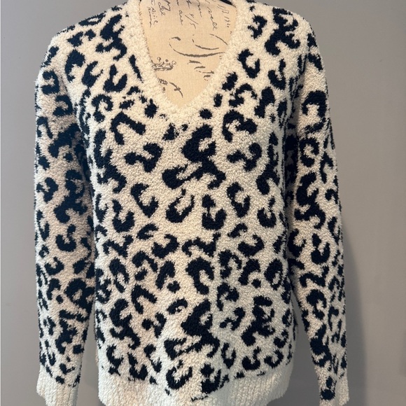 UGG Australia Cecilia V-Neck Sweater Sz M - Picture 3 of 9